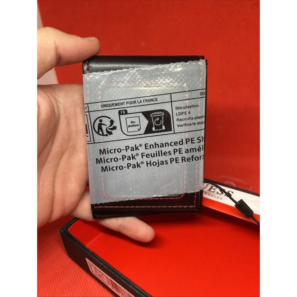 Guess Men's Front Pocket Wallet Magnetic Money Clip RFID Block Black/Red